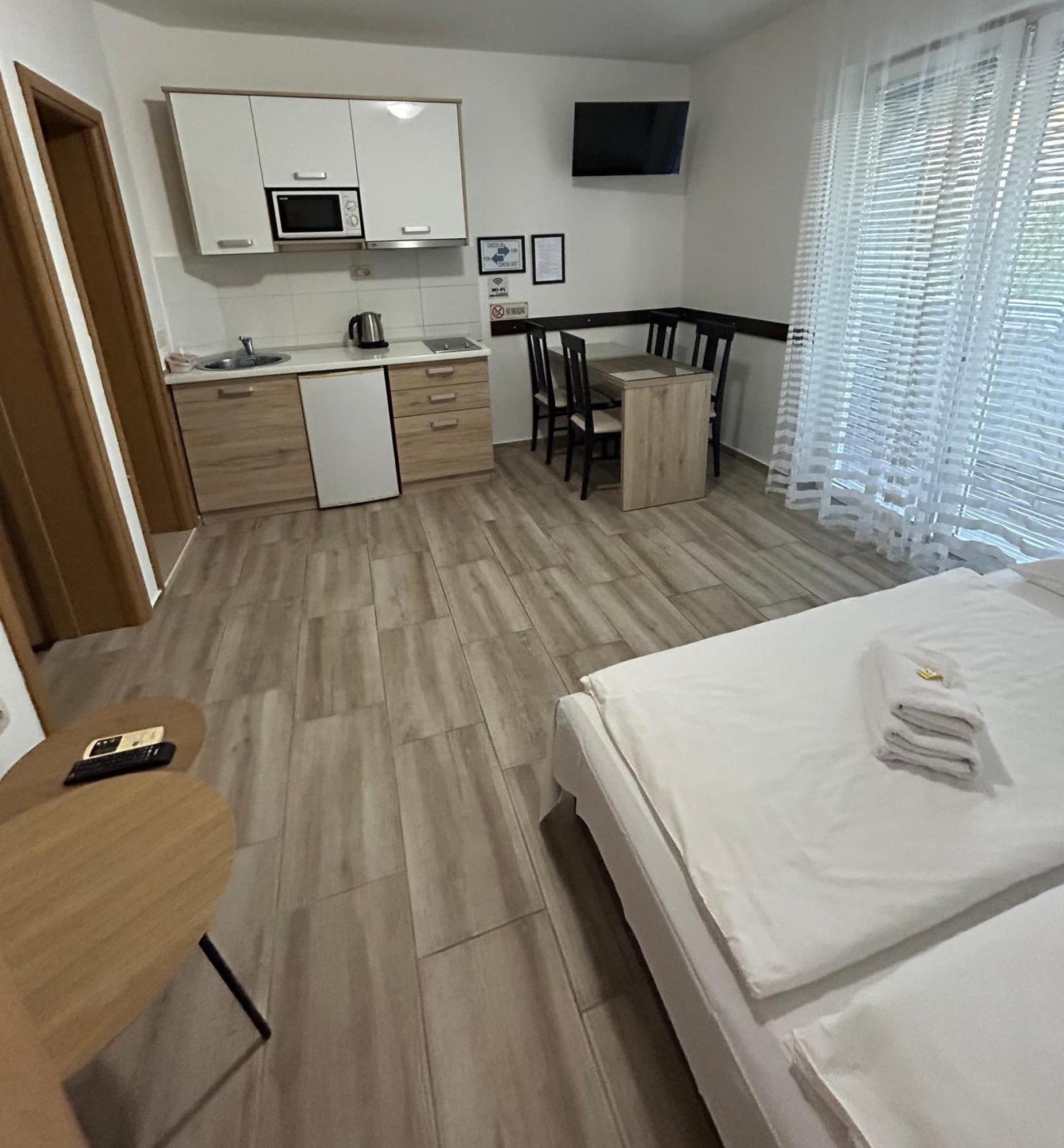 B&T Apartments Budva Eksteriør billede