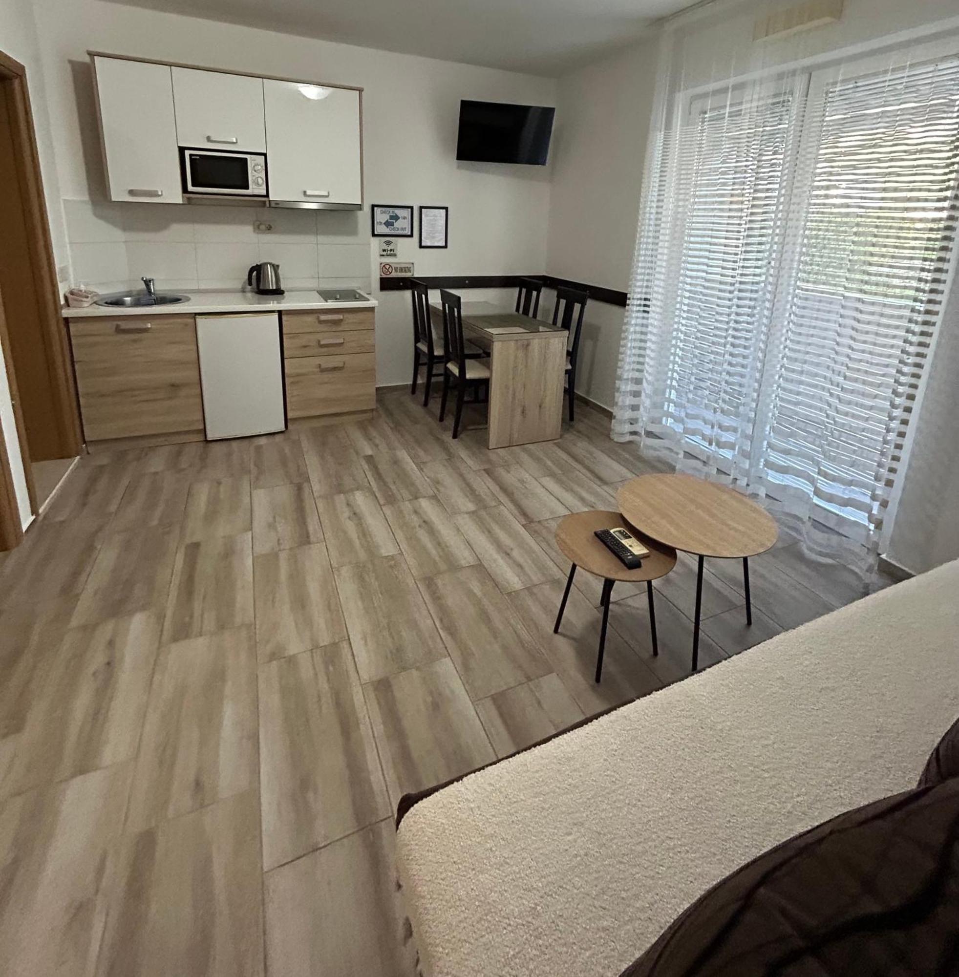 B&T Apartments Budva Eksteriør billede